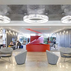 A room with chairs and tables.