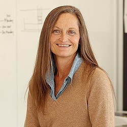 Jacqueline Zuhoski headshot