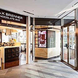 A store front with glass doors.