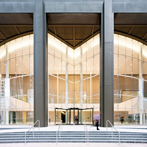 A large building with several pillars.