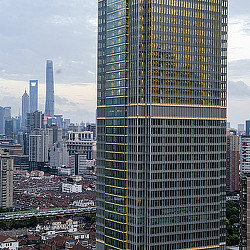 一个城市的高层建筑。