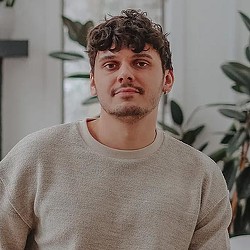 Artem Kropovinsky headshot