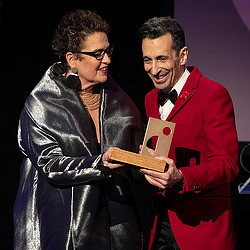 Interior Design Editor-in-Chief Cindy Allen presenting 2023 Hall of Fame award to Gensler’s Carlos M. Martínez Florez