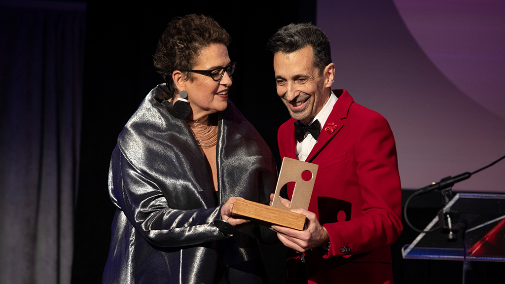 Interior Design Editor-in-Chief Cindy Allen presenting 2023 Hall of Fame award to Gensler’s Carlos M. Martínez Florez