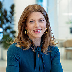 Leslie Taylor headshot