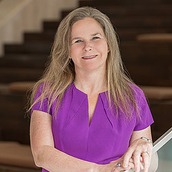 Suzanne Schreider headshot