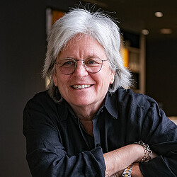 Shary Adams headshot