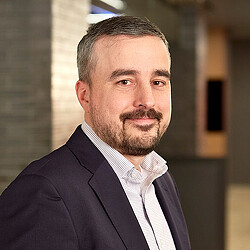 Douglas Burton headshot