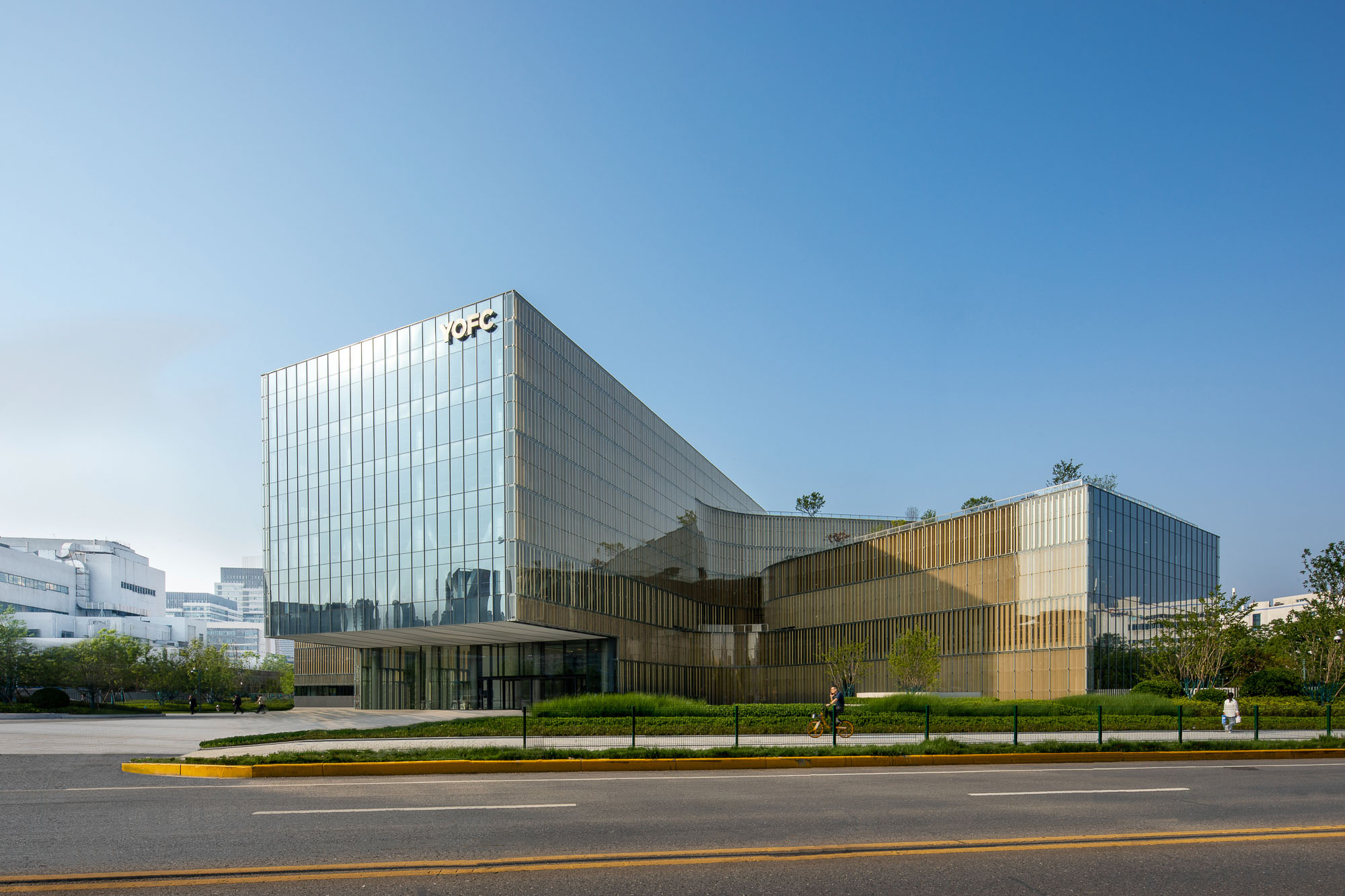 A large building with glass walls.