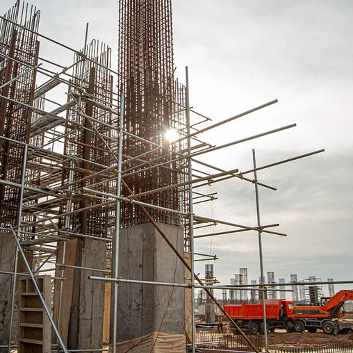 A large metal structure with a crane. Image: Alamy via Data Center Knowledge