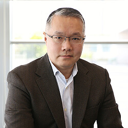 Ray Bai headshot
