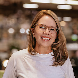 Mary Faria headshot