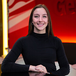Sydney Miller headshot