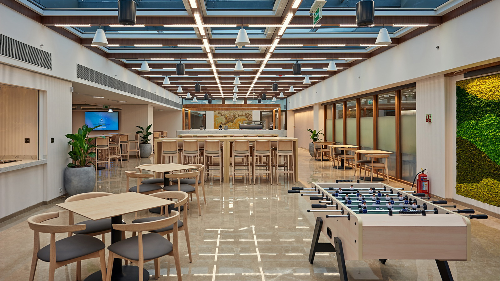 A room with tables and chairs.